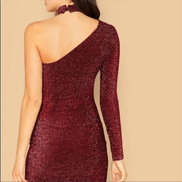 2 Dresses - Picture 5 of 6